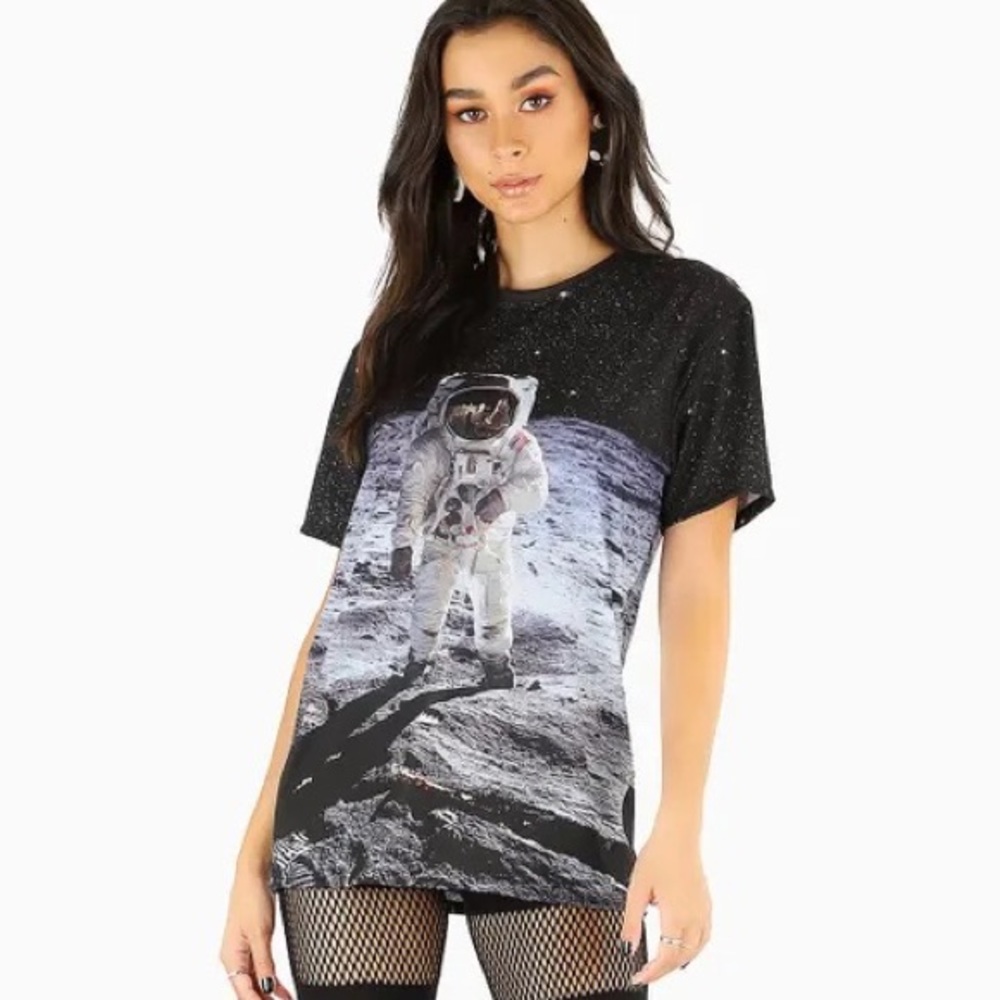 moonwalker Blackmilk clothing oversized BFT short sleeve Medium